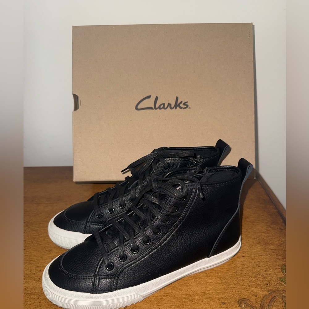 NIB Clarks Roxby High Top Leather Sneakers Black 8 (Women)